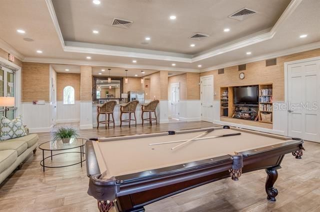 Active With Contract: $267,900 (1 beds, 1 baths, 993 Square Feet)