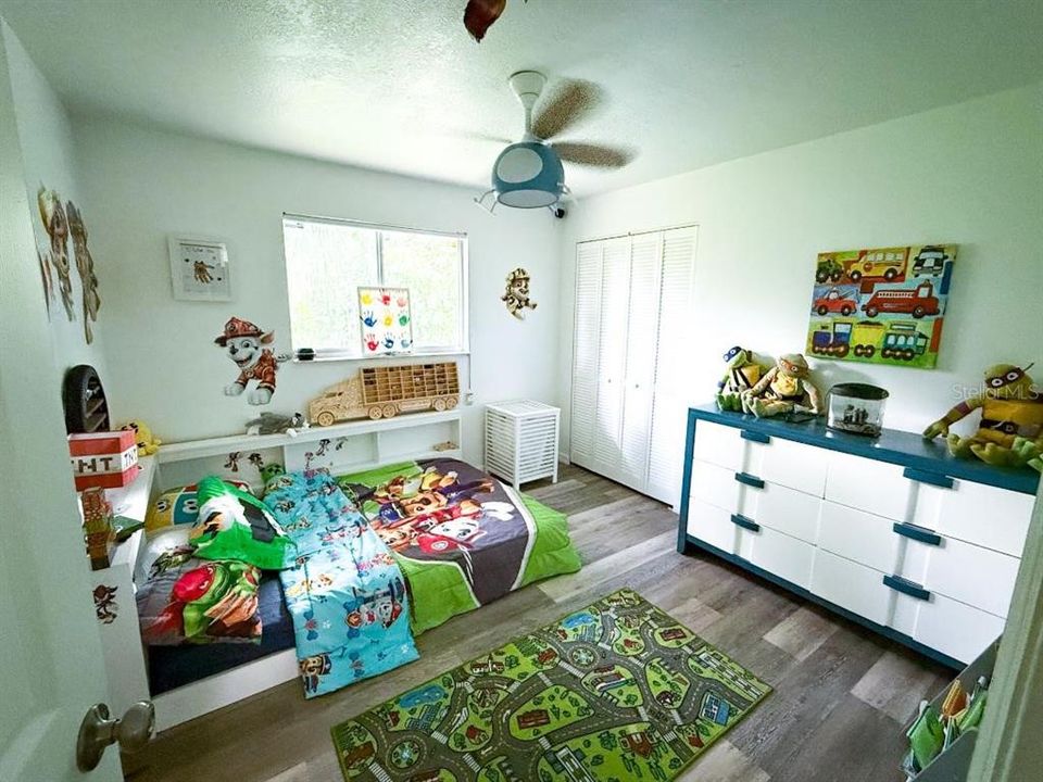 Под контрактом: $275,000 (3 спален, 2 ванн, 1400 Квадратных фут)