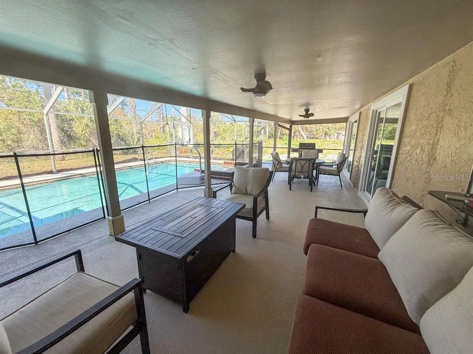 Под контрактом: $275,000 (3 спален, 2 ванн, 1400 Квадратных фут)