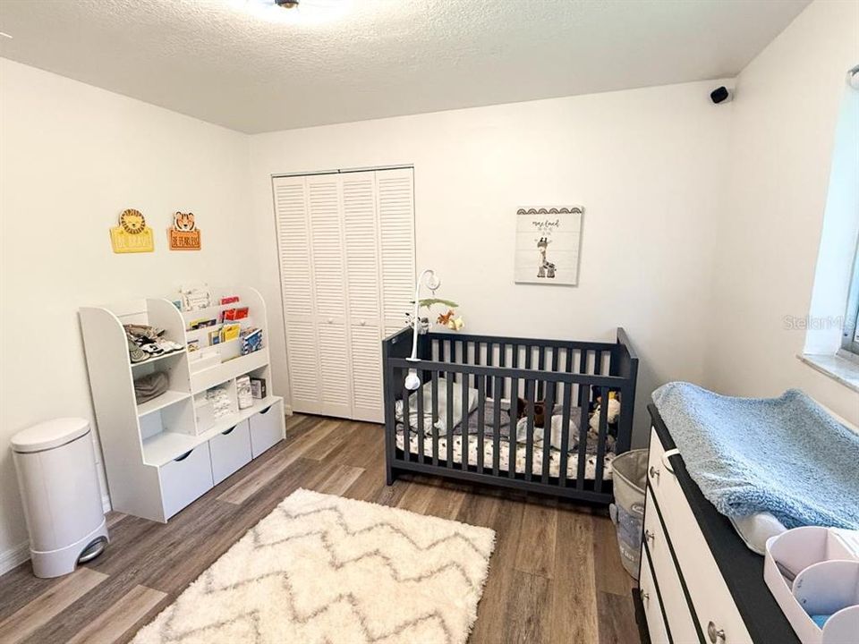 Под контрактом: $275,000 (3 спален, 2 ванн, 1400 Квадратных фут)