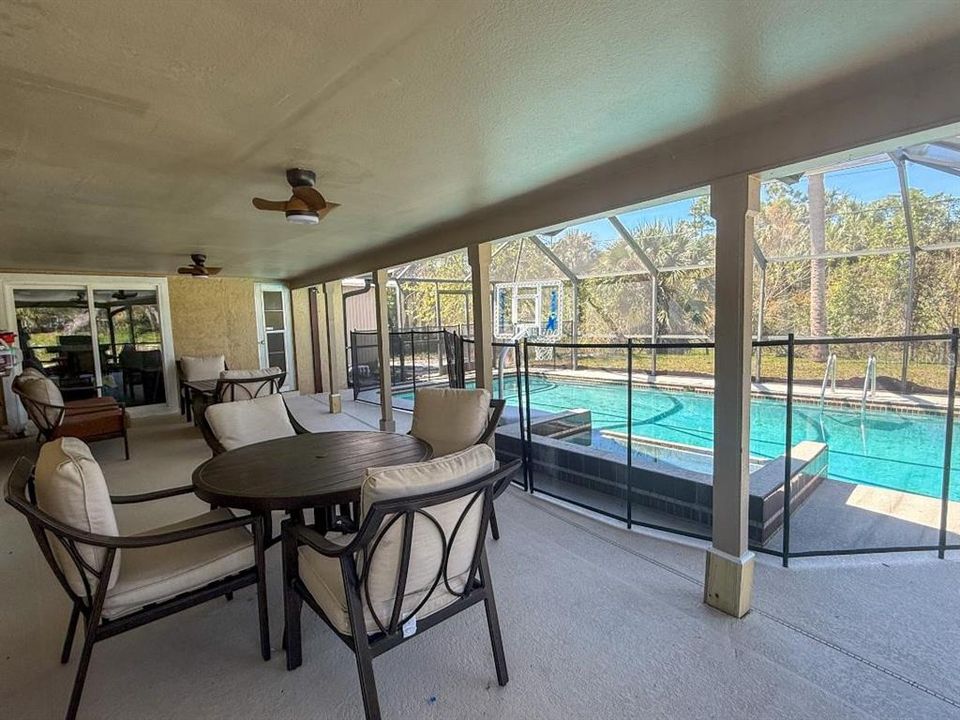 Под контрактом: $275,000 (3 спален, 2 ванн, 1400 Квадратных фут)