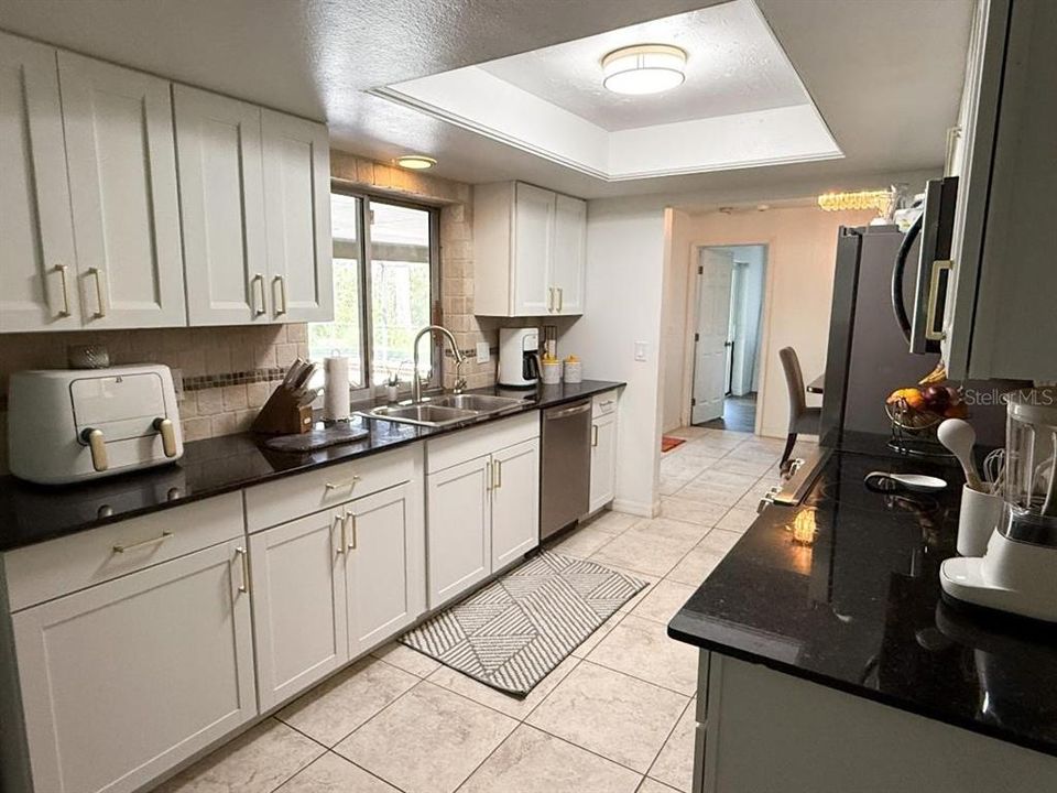 Под контрактом: $275,000 (3 спален, 2 ванн, 1400 Квадратных фут)