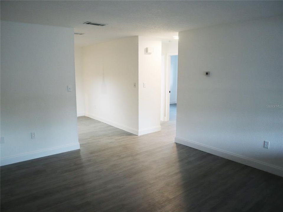 待售: $210,000 (3 贝兹, 1 浴室, 1044 平方英尺)