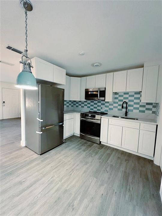 待售: $210,000 (3 贝兹, 1 浴室, 1044 平方英尺)