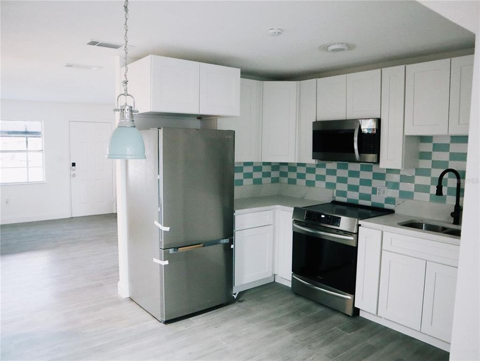 待售: $210,000 (3 贝兹, 1 浴室, 1044 平方英尺)