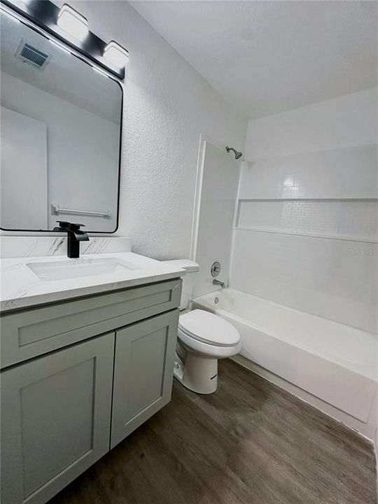 待售: $210,000 (3 贝兹, 1 浴室, 1044 平方英尺)