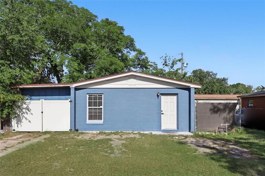 Recently Sold: $249,000 (2 beds, 1 baths, 704 Square Feet)