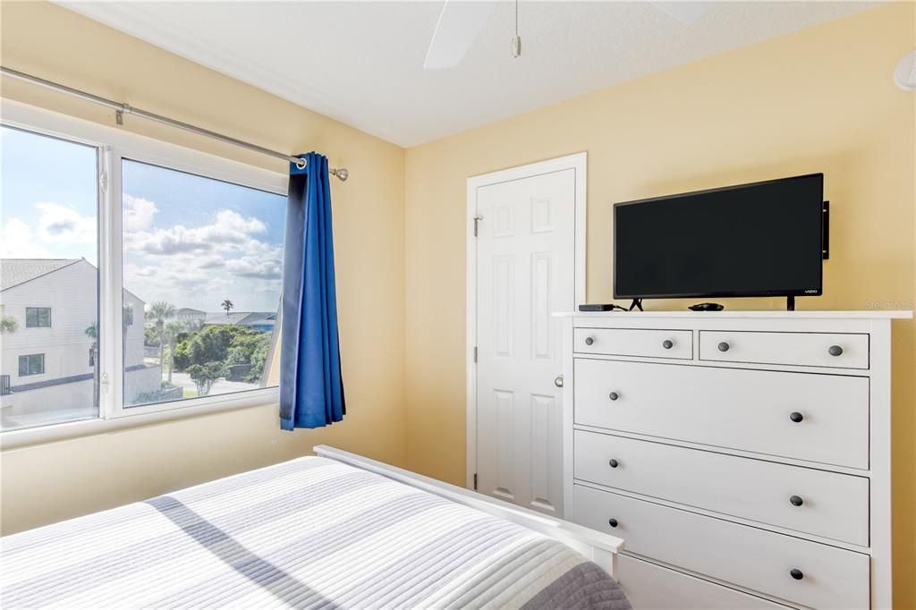 For Sale: $694,000 (2 beds, 2 baths, 1064 Square Feet)