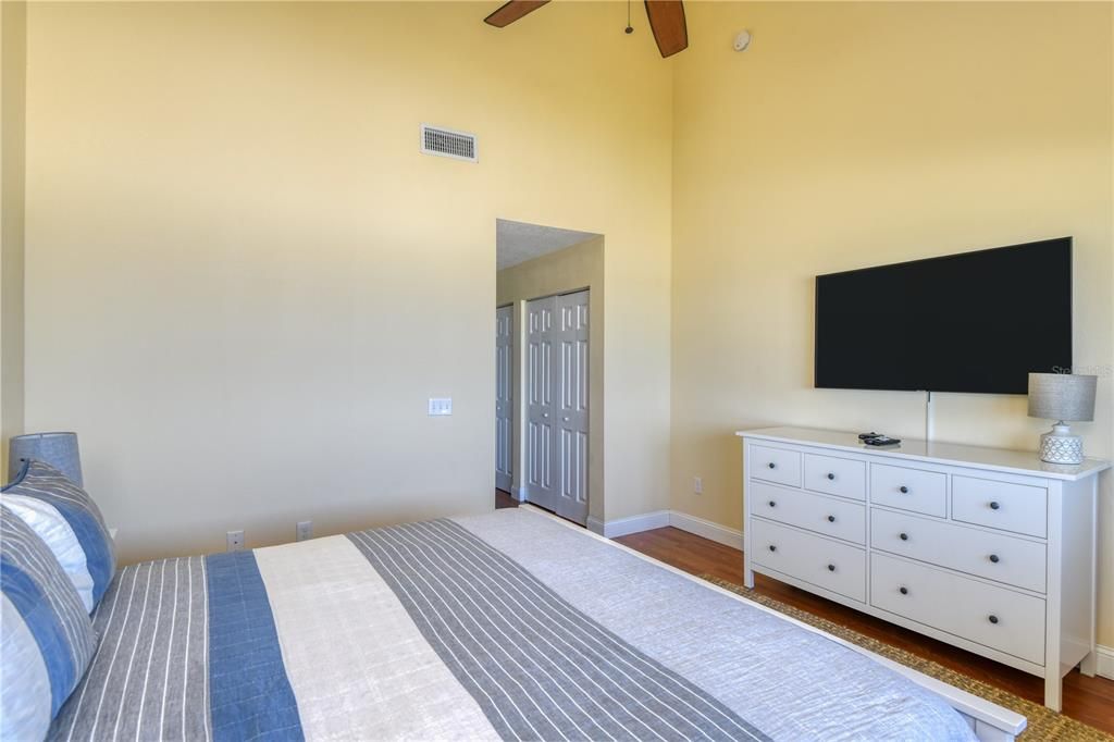 For Sale: $694,000 (2 beds, 2 baths, 1064 Square Feet)