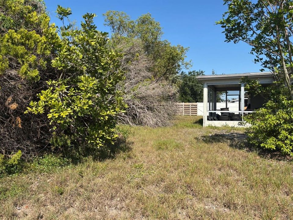 合同活跃: $199,000 (3 贝兹, 2 浴室, 1303 平方英尺)