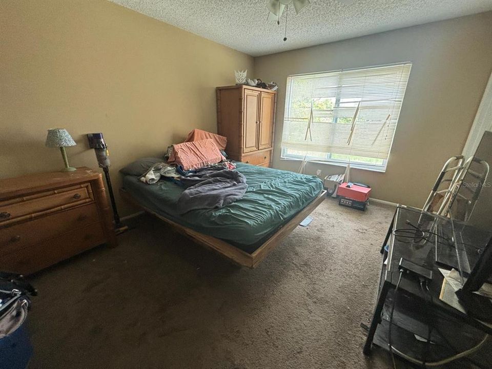 合同活跃: $199,000 (3 贝兹, 2 浴室, 1303 平方英尺)