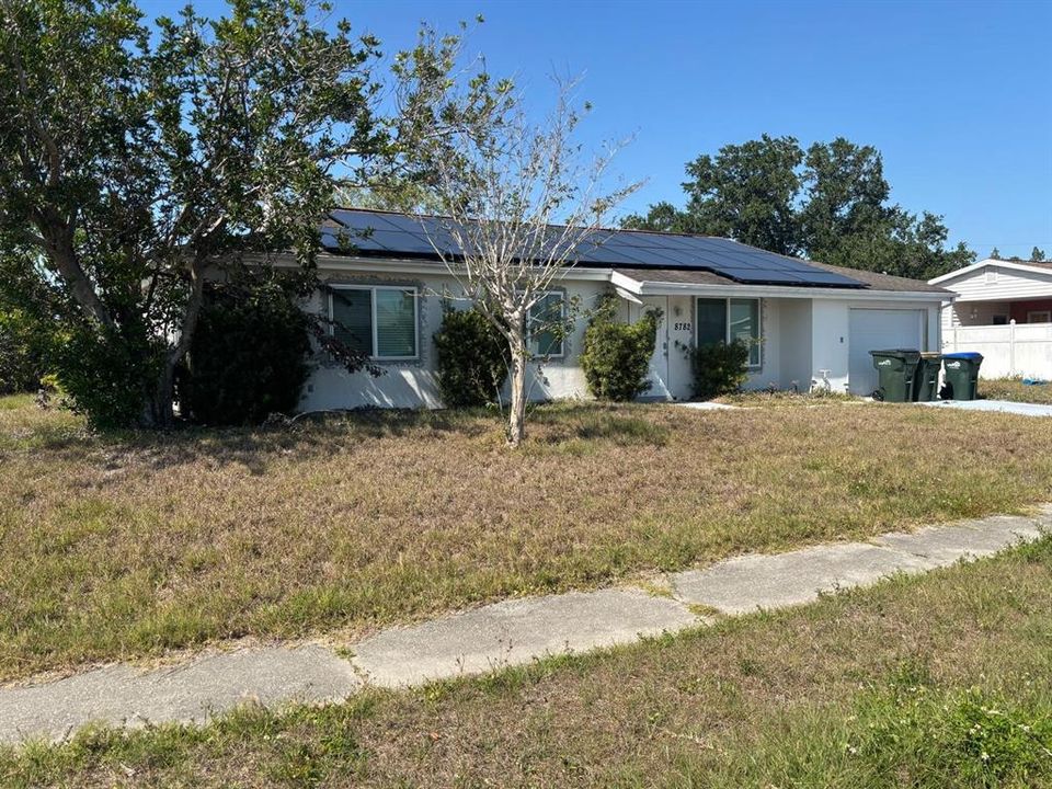 合同活跃: $199,000 (3 贝兹, 2 浴室, 1303 平方英尺)