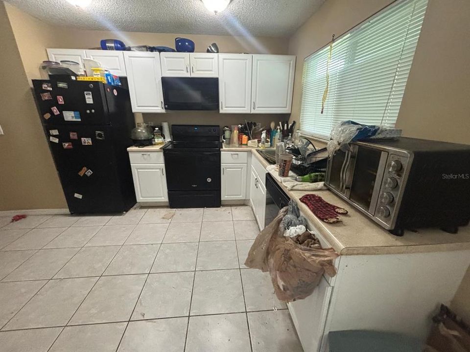 合同活跃: $199,000 (3 贝兹, 2 浴室, 1303 平方英尺)