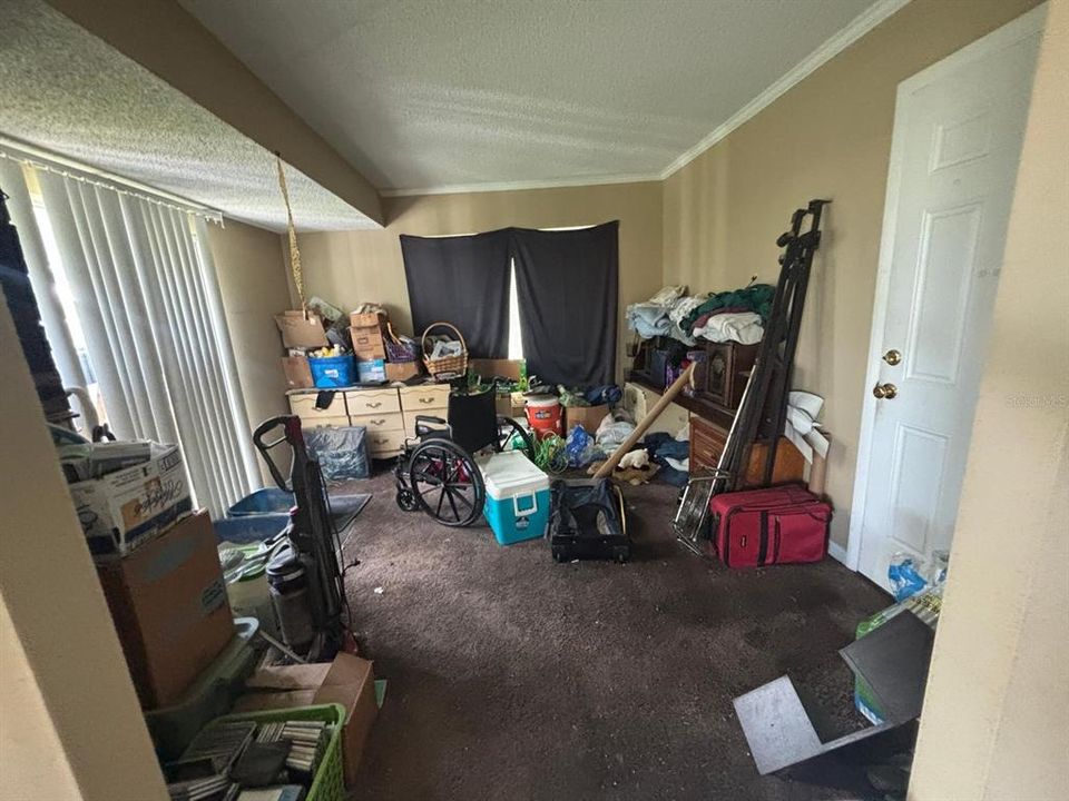 合同活跃: $199,000 (3 贝兹, 2 浴室, 1303 平方英尺)