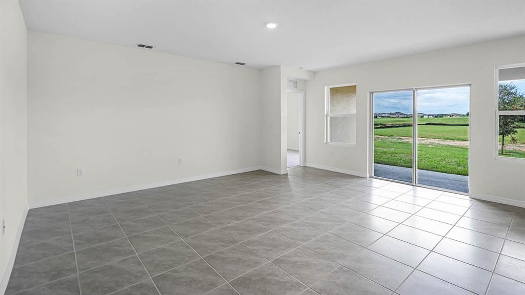 合同活跃: $418,490 (4 贝兹, 3 浴室, 2020 平方英尺)