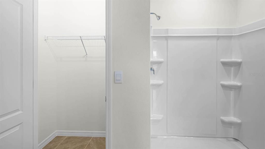 合同活跃: $418,490 (4 贝兹, 3 浴室, 2020 平方英尺)