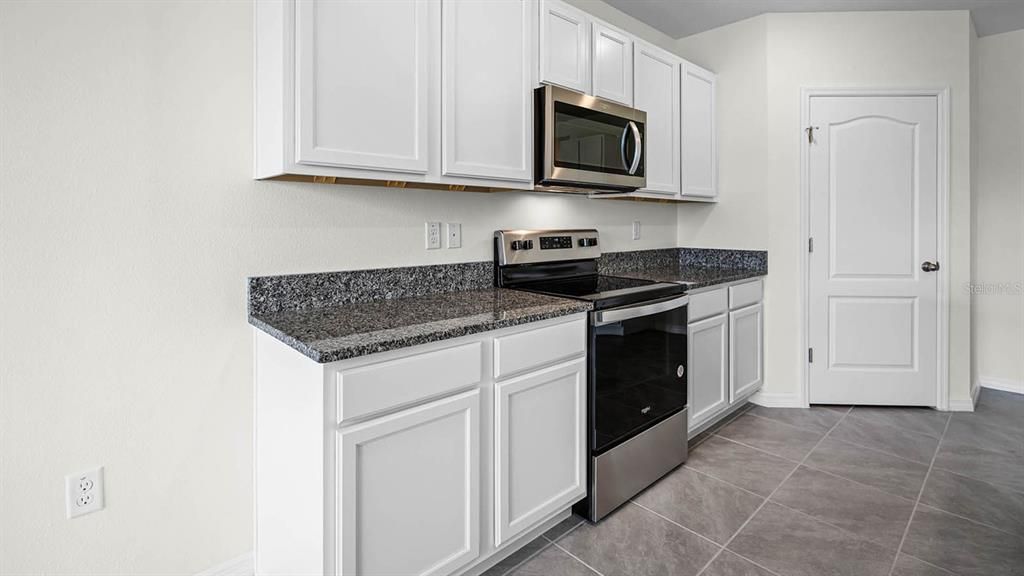 合同活跃: $418,490 (4 贝兹, 3 浴室, 2020 平方英尺)