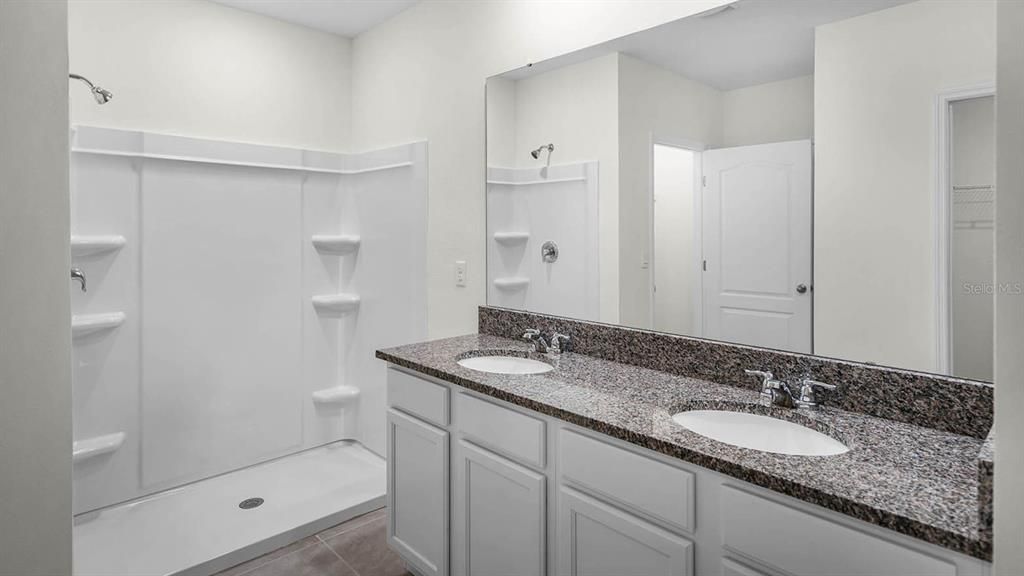 合同活跃: $418,490 (4 贝兹, 3 浴室, 2020 平方英尺)