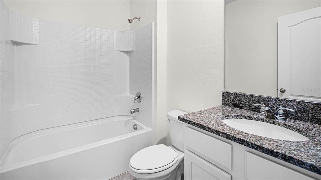 合同活跃: $418,490 (4 贝兹, 3 浴室, 2020 平方英尺)