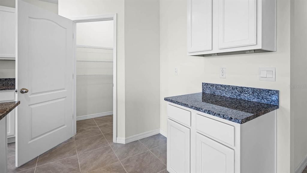 合同活跃: $418,490 (4 贝兹, 3 浴室, 2020 平方英尺)