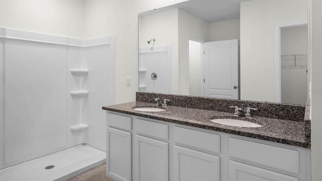 合同活跃: $418,490 (4 贝兹, 3 浴室, 2020 平方英尺)