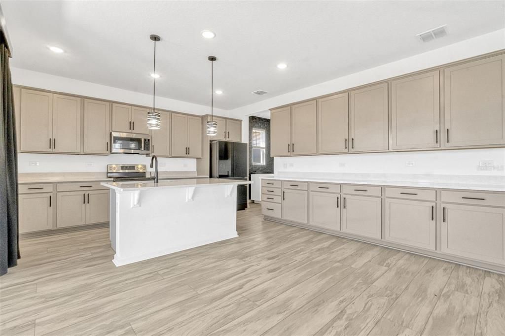 На продажу: $559,990 (6 спален, 3 ванн, 3106 Квадратных фут)