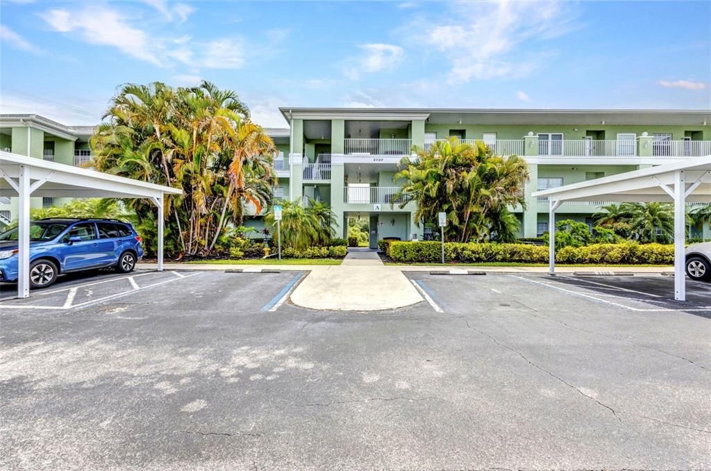 Activo con contrato: $149,000 (2 camas, 2 baños, 996 Pies cuadrados)