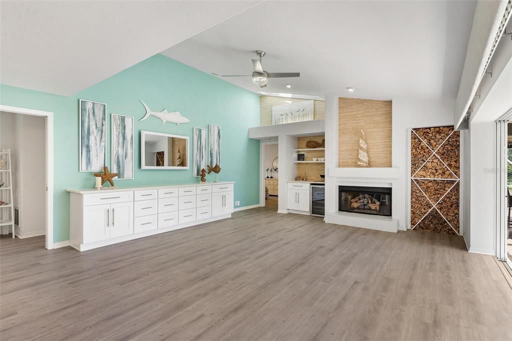 合同活跃: $689,317 (4 贝兹, 3 浴室, 3145 平方英尺)