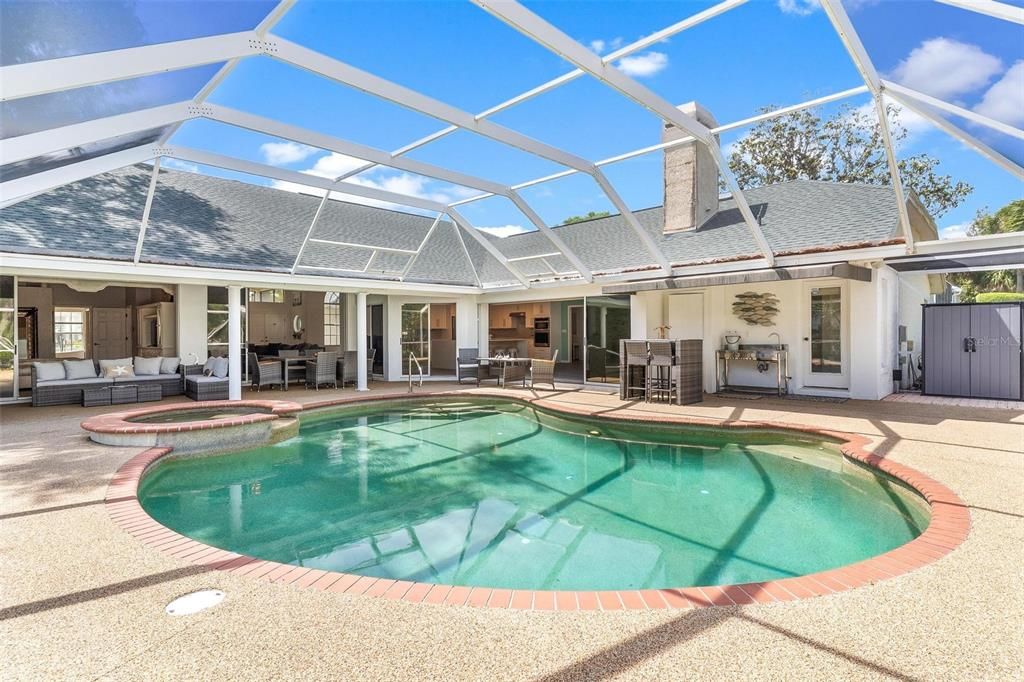 合同活跃: $689,317 (4 贝兹, 3 浴室, 3145 平方英尺)