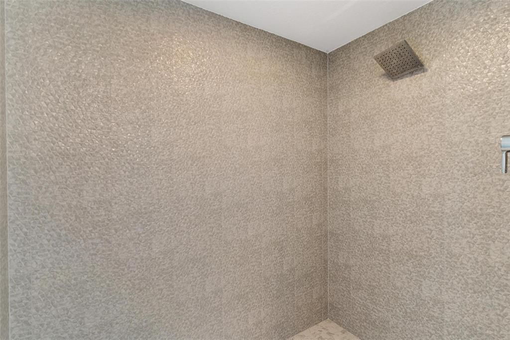 合同活跃: $689,317 (4 贝兹, 3 浴室, 3145 平方英尺)