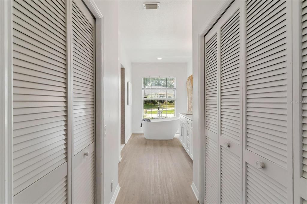 合同活跃: $689,317 (4 贝兹, 3 浴室, 3145 平方英尺)