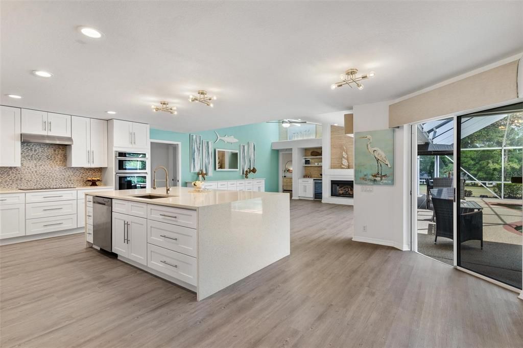 合同活跃: $689,317 (4 贝兹, 3 浴室, 3145 平方英尺)