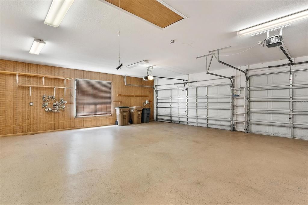 合同活跃: $689,317 (4 贝兹, 3 浴室, 3145 平方英尺)