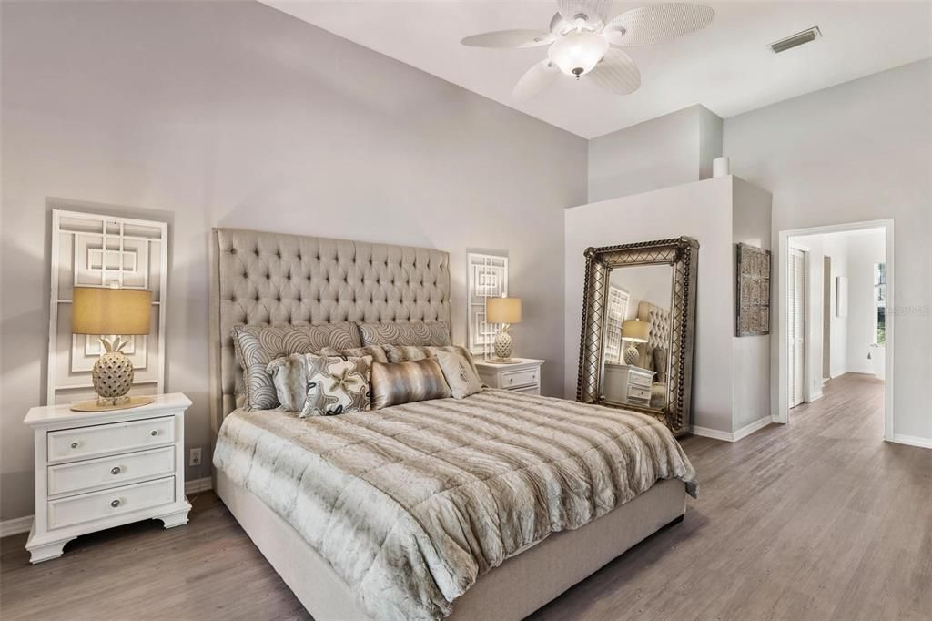 合同活跃: $689,317 (4 贝兹, 3 浴室, 3145 平方英尺)