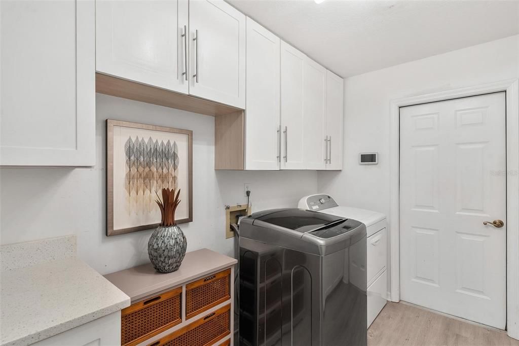 合同活跃: $689,317 (4 贝兹, 3 浴室, 3145 平方英尺)