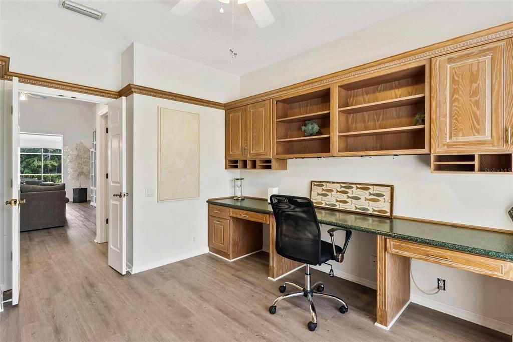 合同活跃: $689,317 (4 贝兹, 3 浴室, 3145 平方英尺)