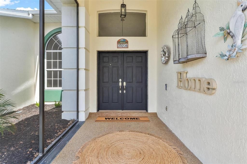 合同活跃: $689,317 (4 贝兹, 3 浴室, 3145 平方英尺)