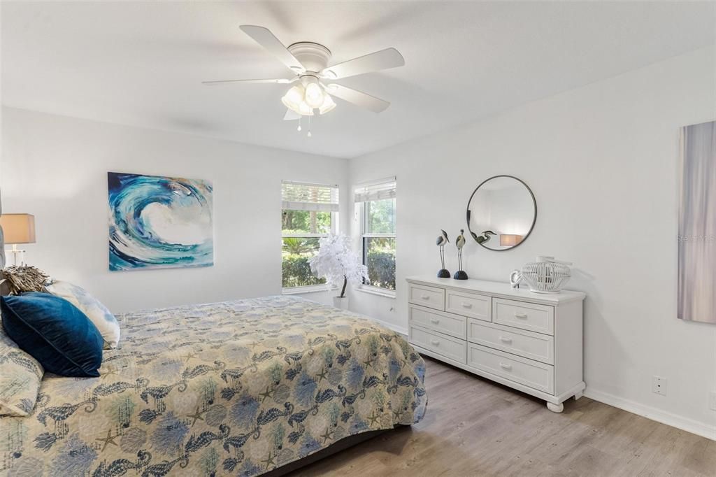 合同活跃: $689,317 (4 贝兹, 3 浴室, 3145 平方英尺)