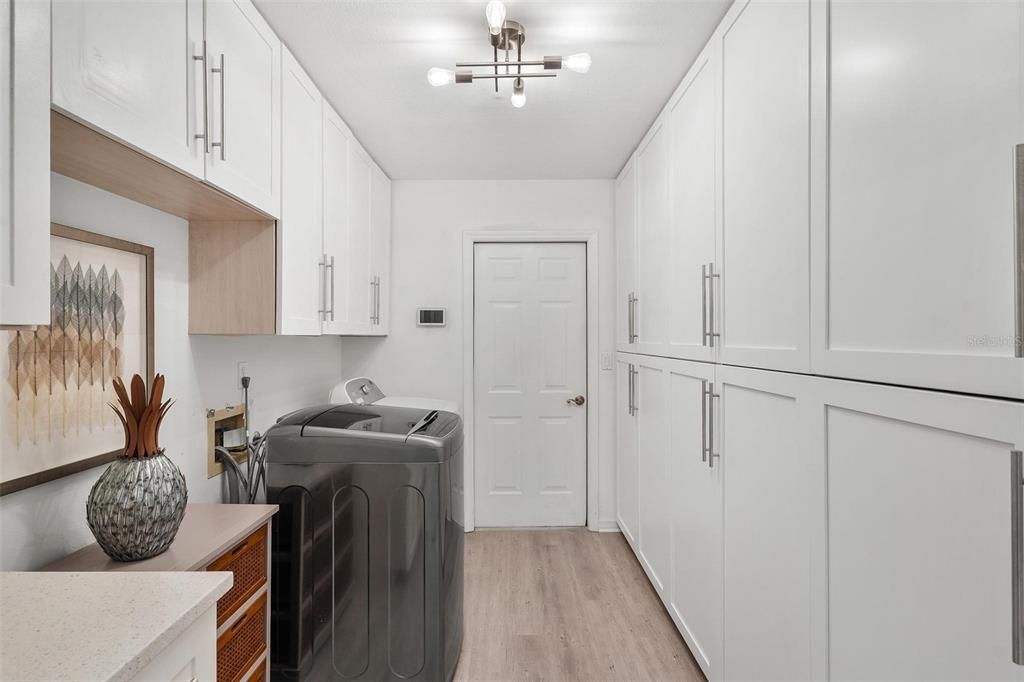 合同活跃: $689,317 (4 贝兹, 3 浴室, 3145 平方英尺)