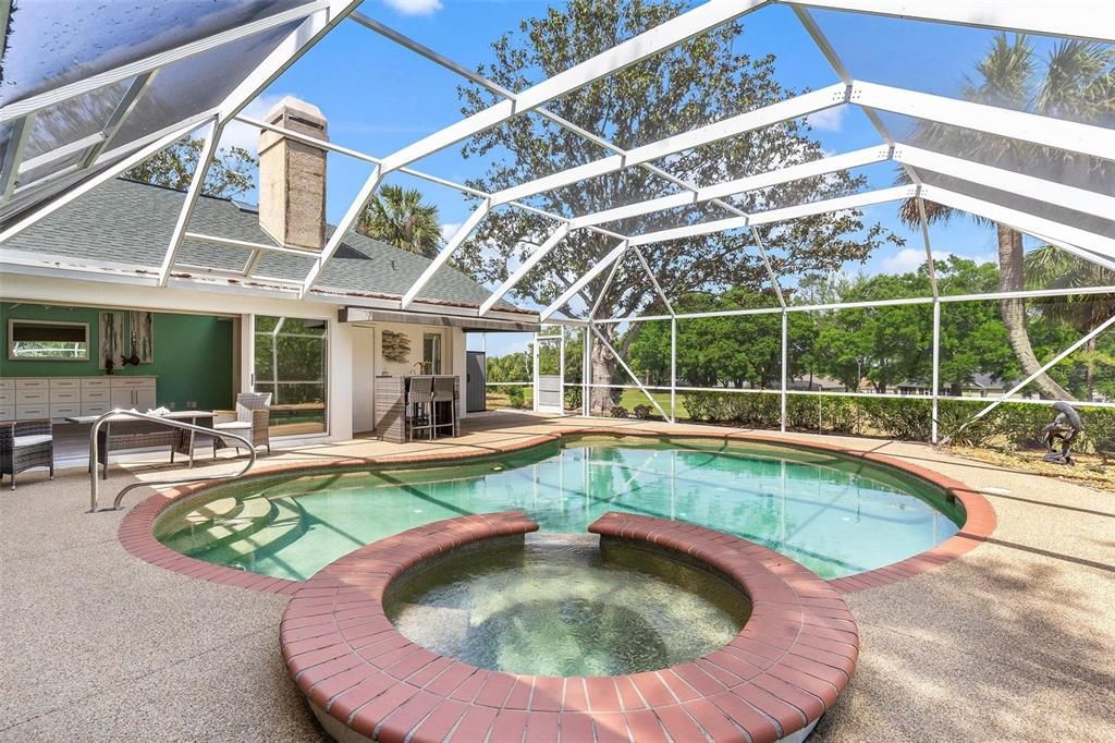 合同活跃: $689,317 (4 贝兹, 3 浴室, 3145 平方英尺)