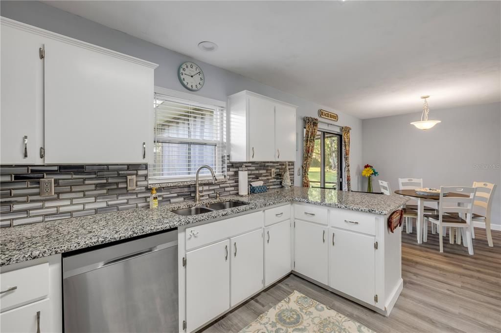 Active With Contract: $249,000 (2 beds, 2 baths, 1186 Square Feet)