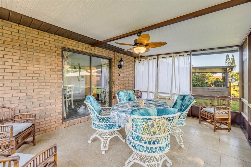 Active With Contract: $249,000 (2 beds, 2 baths, 1186 Square Feet)