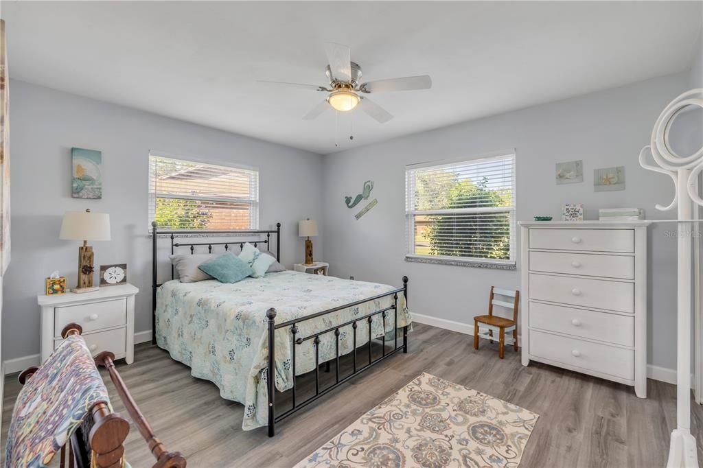 Active With Contract: $249,000 (2 beds, 2 baths, 1186 Square Feet)