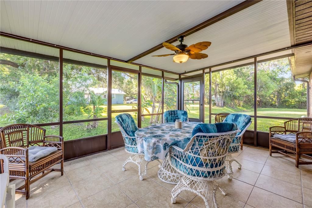 Active With Contract: $249,000 (2 beds, 2 baths, 1186 Square Feet)