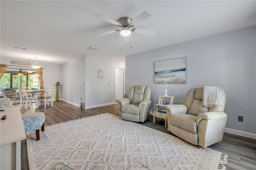 Active With Contract: $249,000 (2 beds, 2 baths, 1186 Square Feet)