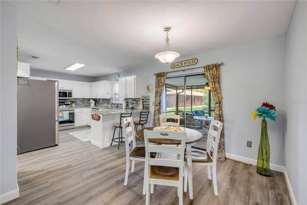 Active With Contract: $249,000 (2 beds, 2 baths, 1186 Square Feet)