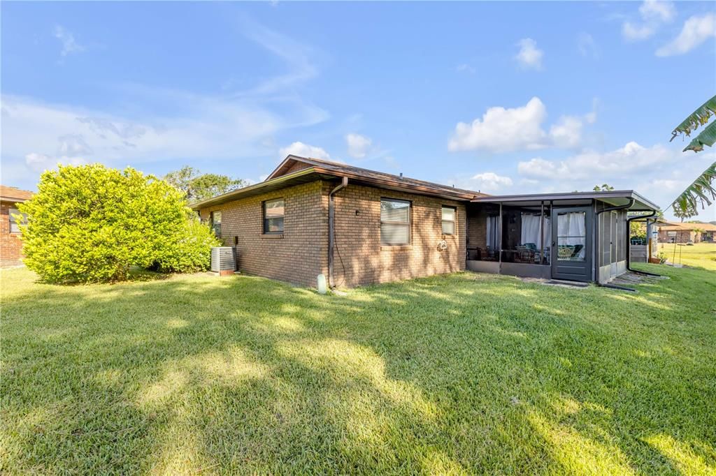 Active With Contract: $249,000 (2 beds, 2 baths, 1186 Square Feet)