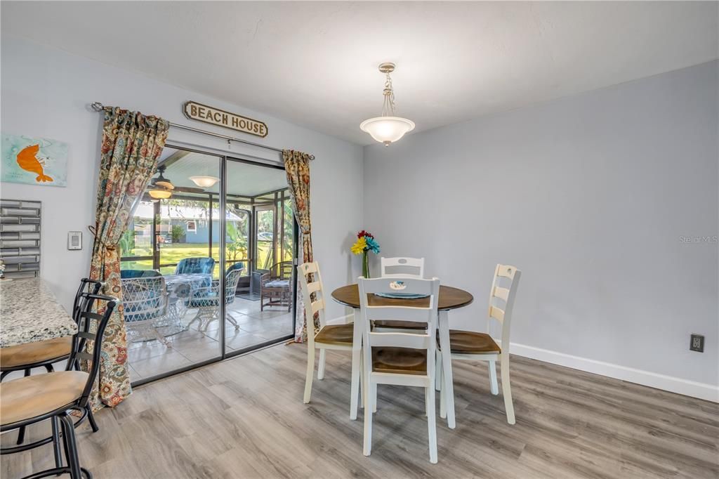 Active With Contract: $249,000 (2 beds, 2 baths, 1186 Square Feet)