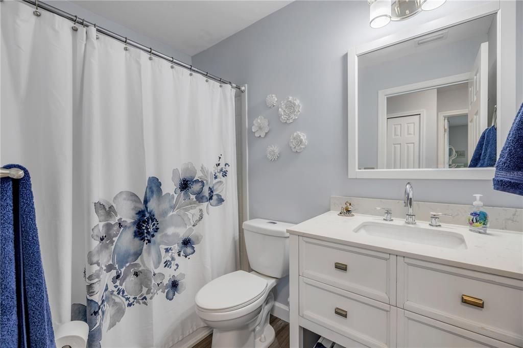 Active With Contract: $249,000 (2 beds, 2 baths, 1186 Square Feet)