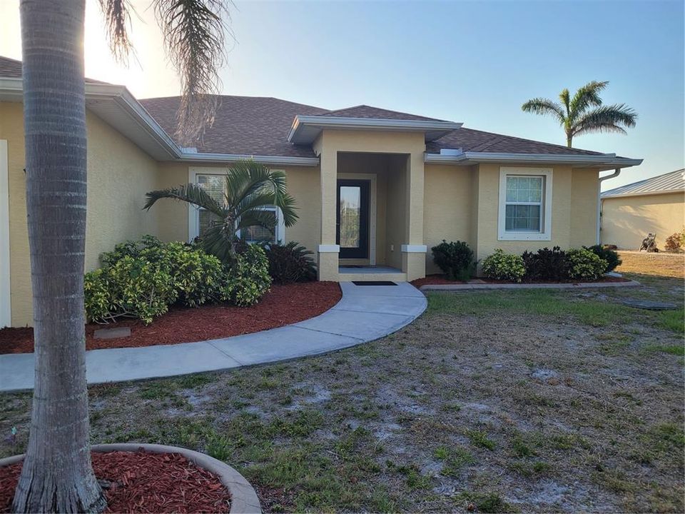 For Rent: $3,000 (3 beds, 2 baths, 2153 Square Feet)